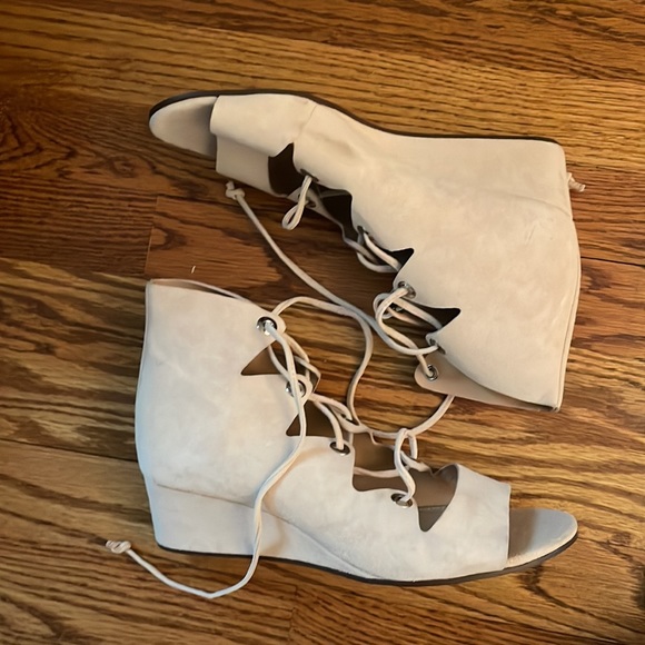Laila lace-up wedges in suede - Picture 2 of 3